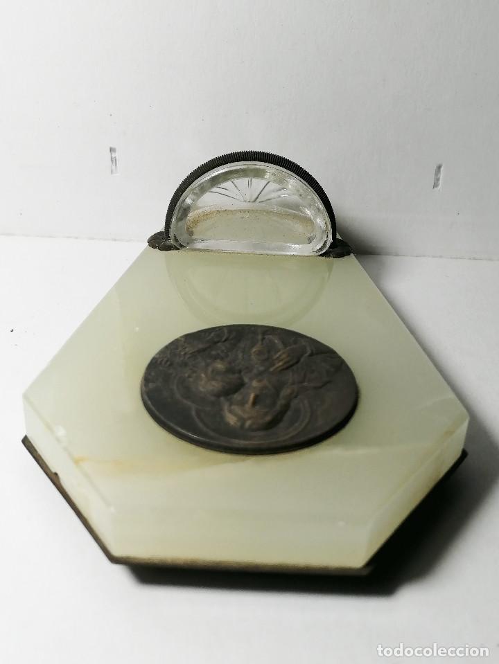 Antig&uuml;edades: BENDITERA CON MEDALLA DE BRONCE Y CRISTAL. - Foto 6