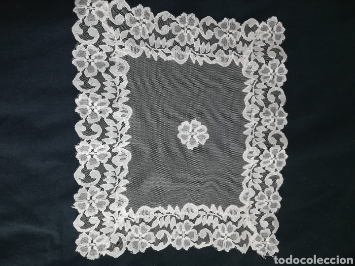 Antig&uuml;edades: Antiguo tapete rectangular, tul, encaje color blanco 24x29cm - Foto 3