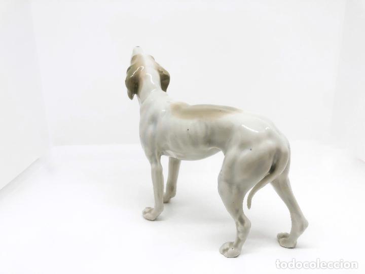 Antig&uuml;edades: Figura de perro de porcelana - Foto 2