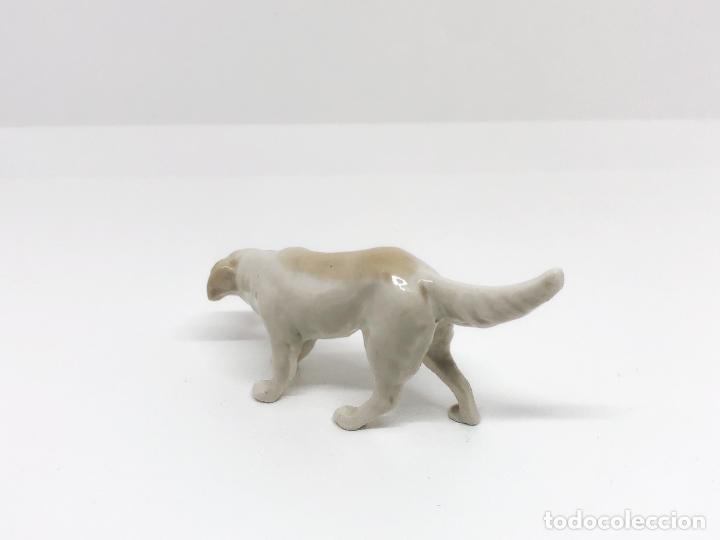 Antig&uuml;edades: Figura de perro de porcelana - Foto 4