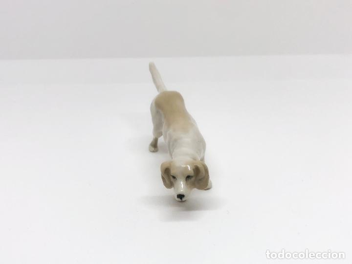 Antig&uuml;edades: Figura de perro de porcelana - Foto 2