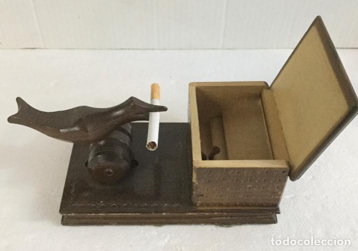 Antig&uuml;edades: Cigarrera P&aacute;jaro. Dispensadora de cigarrillos. A&ntilde;os 70