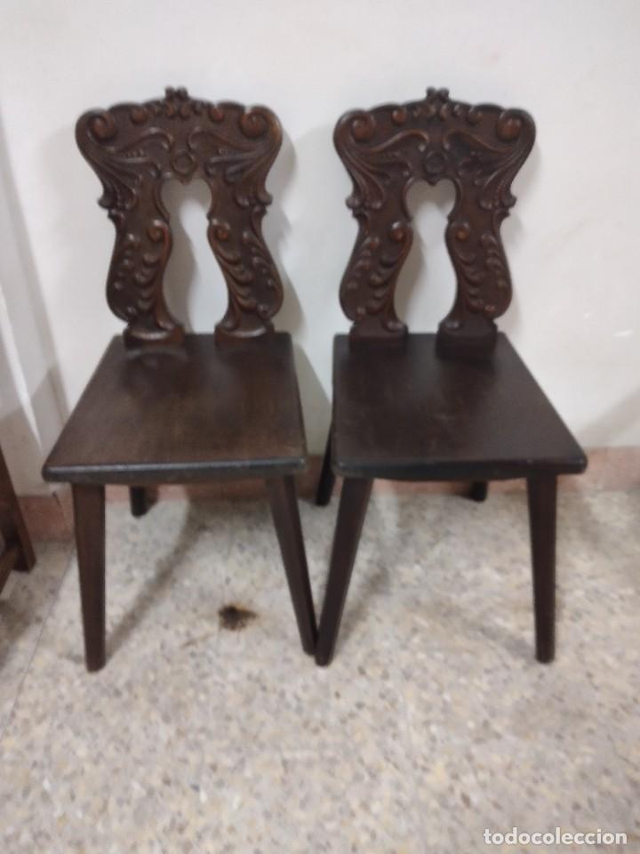 Antigüedades: Lote de 2 antiguas sillas de madera respaldo tallado, años 20/30 - Foto 2 - 234618105