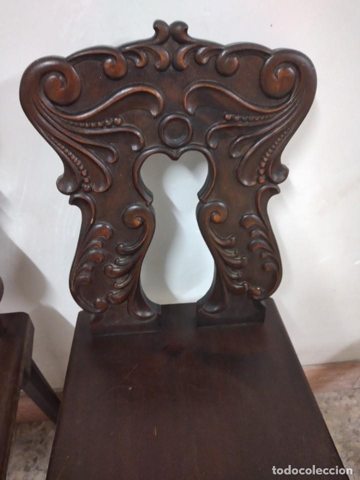 Antigüedades: Lote de 2 antiguas sillas de madera respaldo tallado, años 20/30 - Foto 4 - 234618105