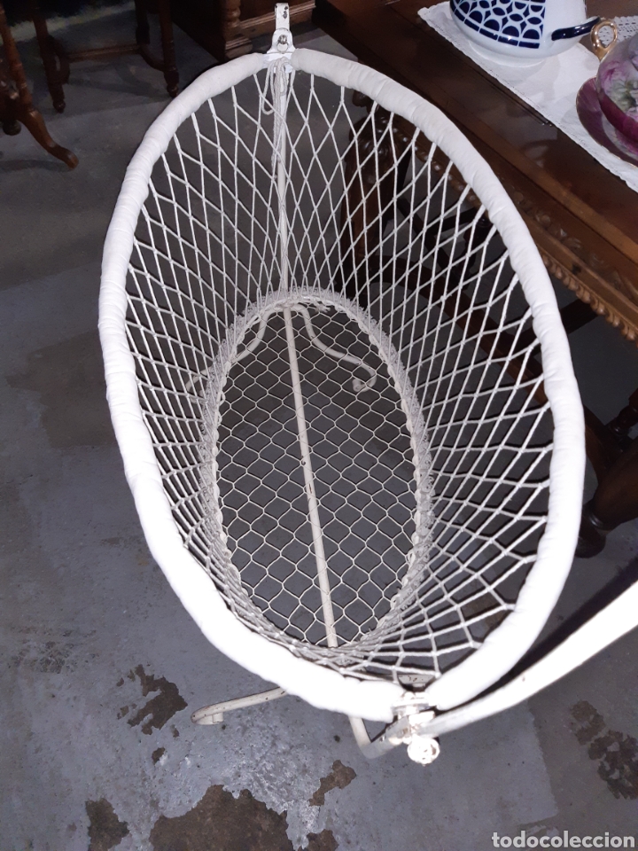 Antig&uuml;edades: Cuna de beb&eacute;, met&aacute;lica, lacada en blanco. - Foto 4