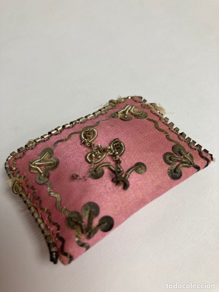 Antig&uuml;edades: Escapulario en seda color rosa - Foto 3