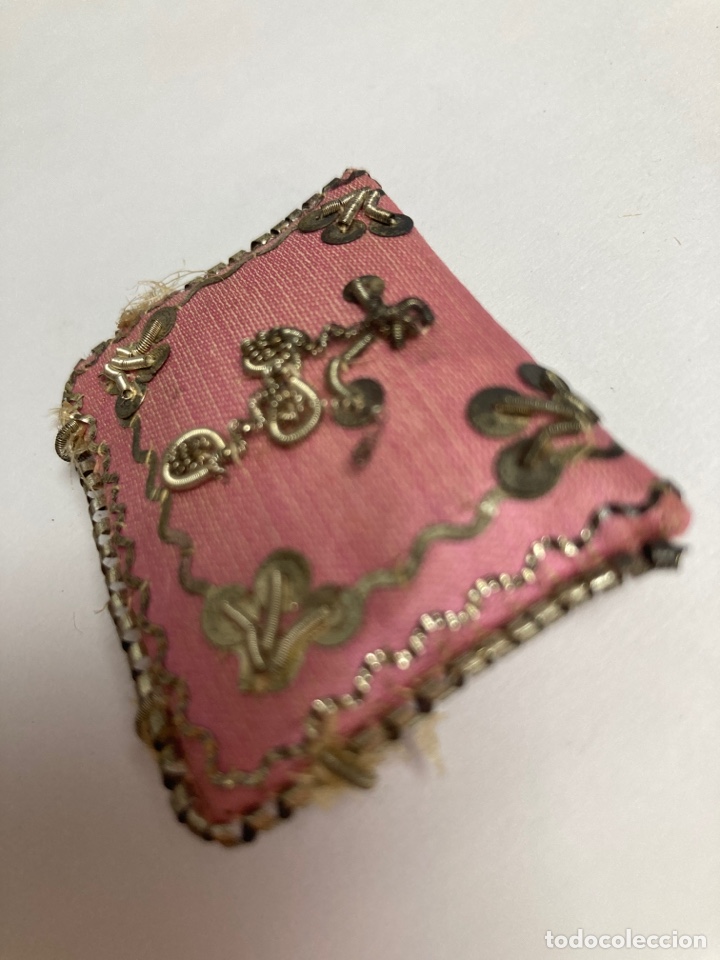 Antig&uuml;edades: Escapulario en seda color rosa - Foto 5