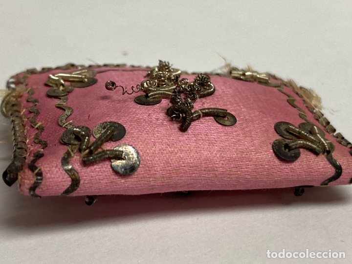 Antig&uuml;edades: Escapulario en seda color rosa - Foto 6