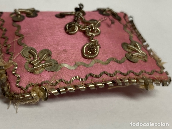 Antig&uuml;edades: Escapulario en seda color rosa - Foto 7
