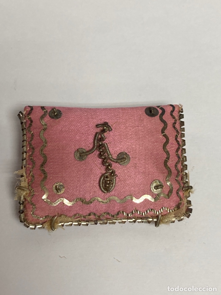 Antig&uuml;edades: Escapulario en seda color rosa - Foto 1