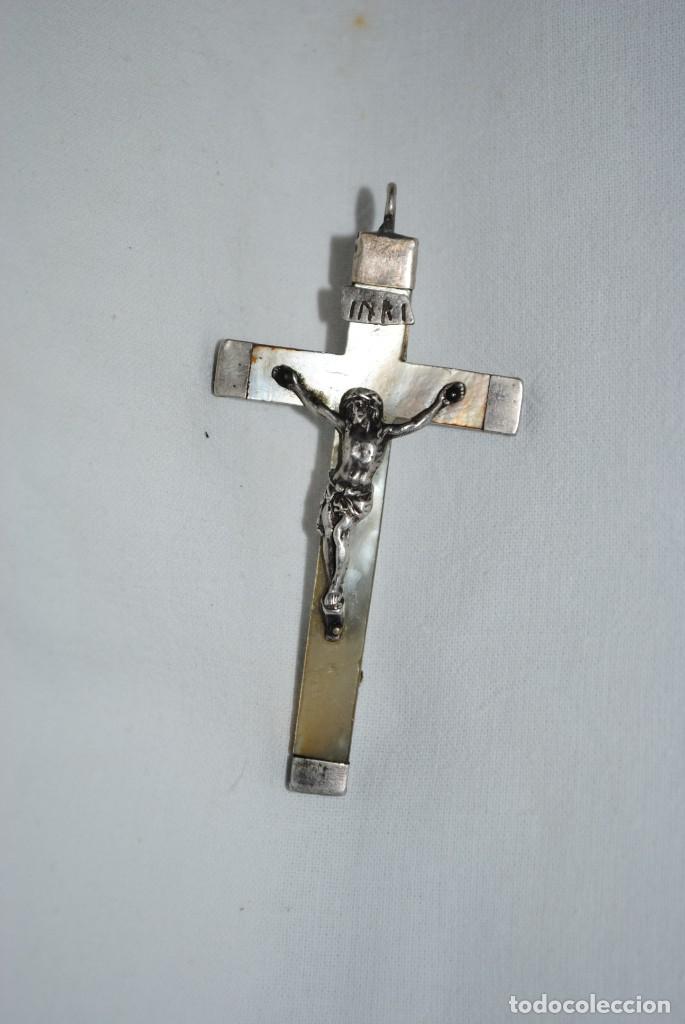 Antig&uuml;edades: CRUCIFIJO DE PLATA ,Y NACAR - Foto 1
