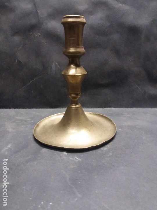 Antig&uuml;edades: Candelabro de bronce del siglo xviii - Foto 1