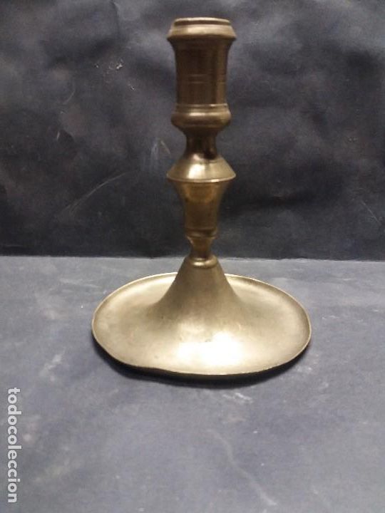 Antig&uuml;edades: Candelabro de bronce del siglo xviii - Foto 2