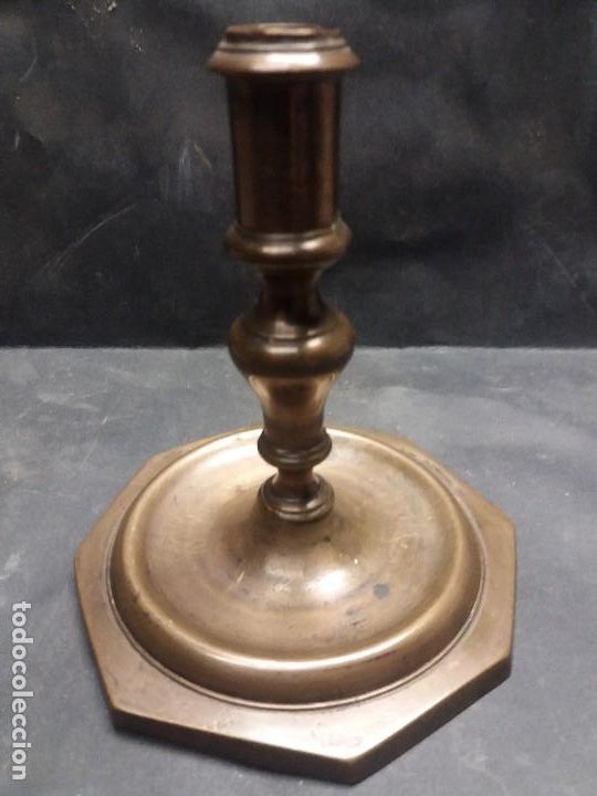 Antig&uuml;edades: Candelabro de bronce del siglo xviii - Foto 5