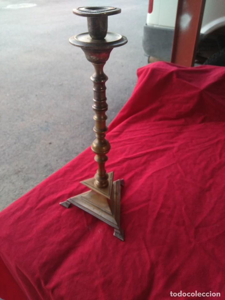Antig&uuml;edades: CANDELABRO O VELON DE BRONCE - Foto 1