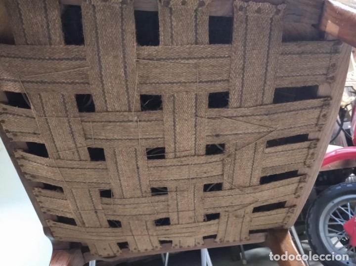 Antigüedades: Pareja de sillones isabelinos fabricados en roble americano y terciopelo. - Foto 13 - 235150200