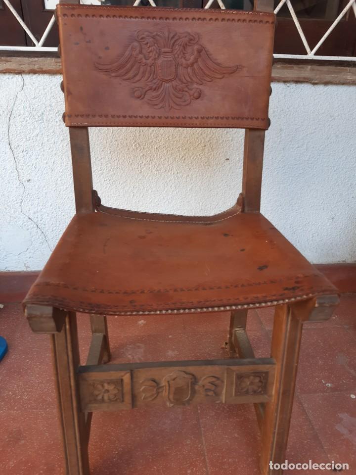 Antig&uuml;edades: Silla a&ntilde;os 50 de cuero estilo siglo 17 - Foto 1
