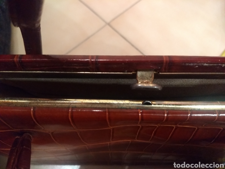 Antig&uuml;edades: Bolso acharolado vintage - Foto 2