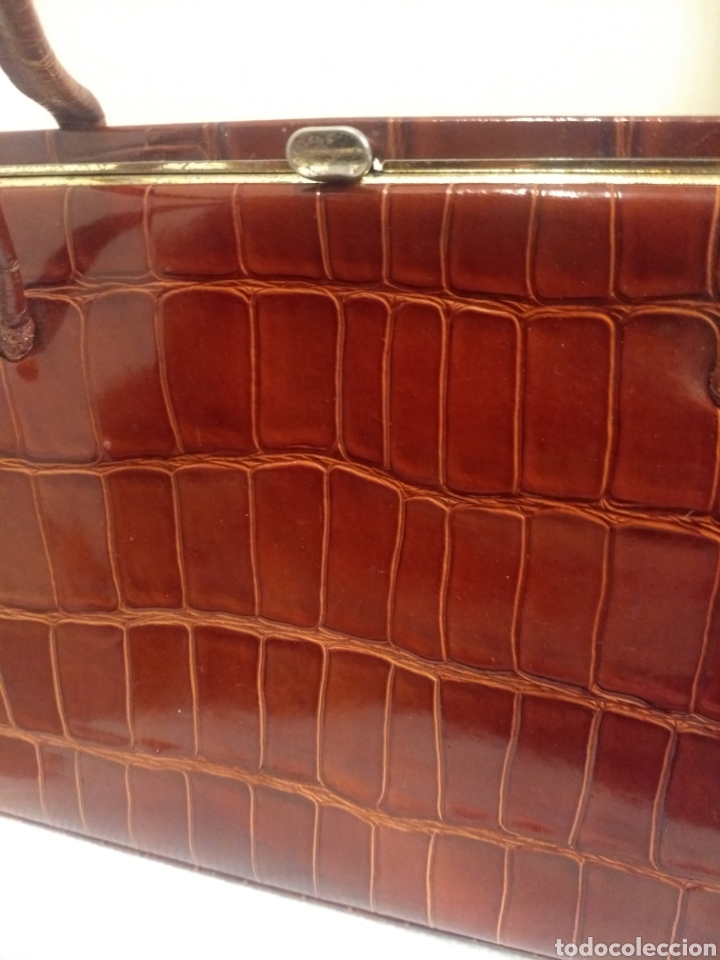 Antig&uuml;edades: Bolso acharolado vintage - Foto 7