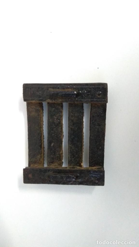 Antig&uuml;edades: CEPILLO PARA RASCAR CABALLERIA - Foto 2