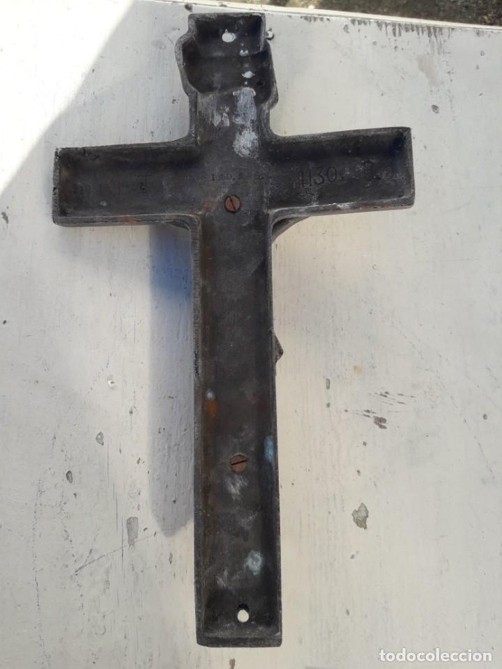 Antig&uuml;edades: Cristo de lat&oacute;n - Foto 2
