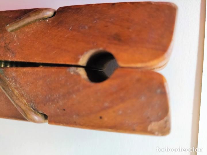 Antig&uuml;edades: Pinza sujetapapeles antigua - Foto 7