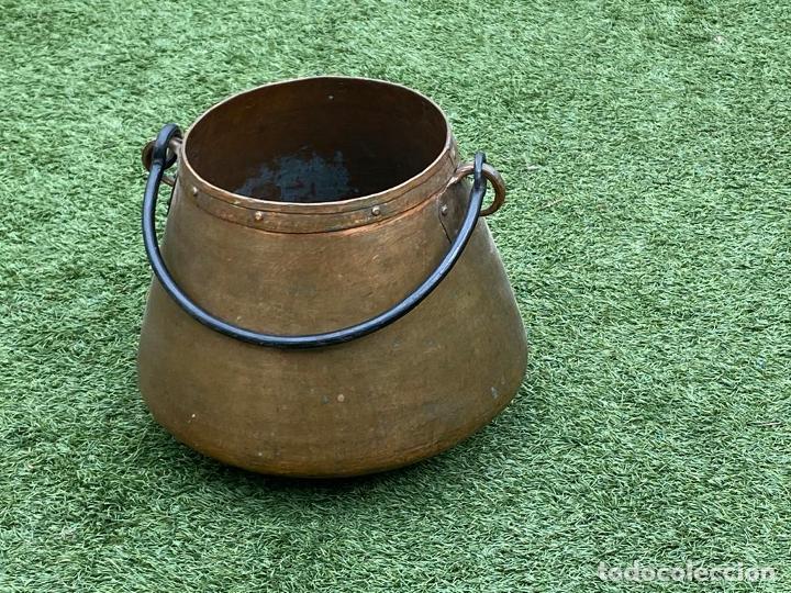 Antig&uuml;edades: OLLA DE COBRE GRANDE CON ASA - Foto 1