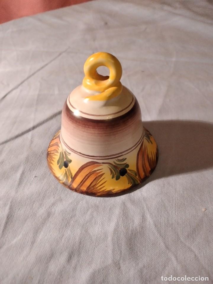 Antigüedades: Bonita campana de cerámica pintada a mano. - Foto 2 - 235838250