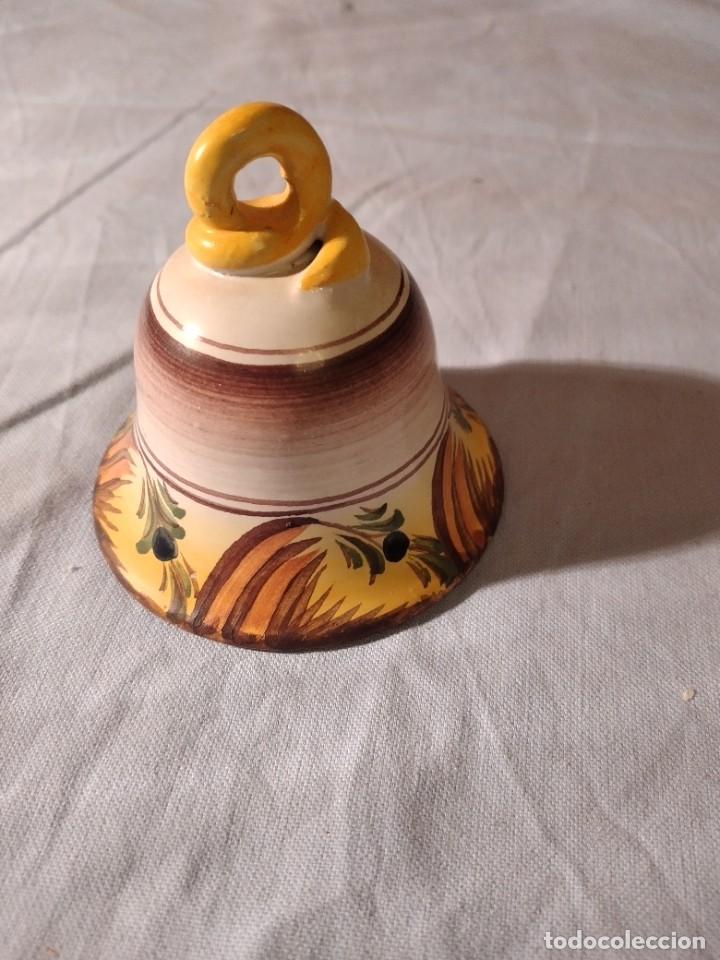 Antigüedades: Bonita campana de cerámica pintada a mano. - Foto 3 - 235838250