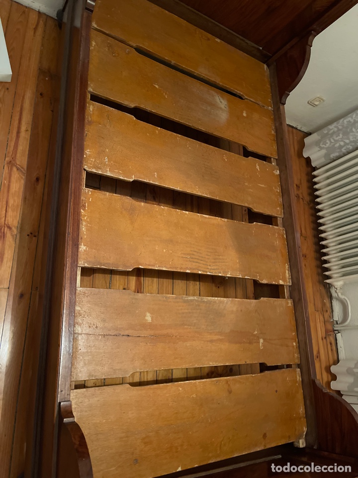 Antig&uuml;edades: cama isabelina de nogal - Foto 2