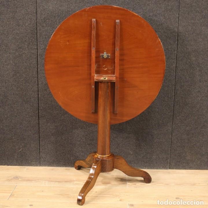 Antig&uuml;edades: Mesa auxiliar inglesa en madera con incrustaciones - Foto 10