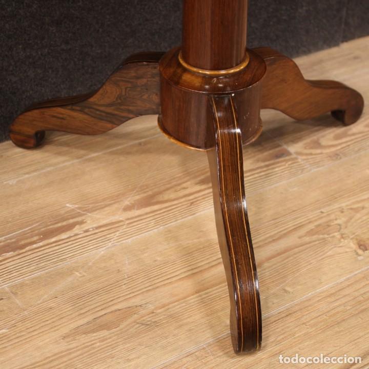 Antig&uuml;edades: Mesa auxiliar inglesa en madera con incrustaciones - Foto 11