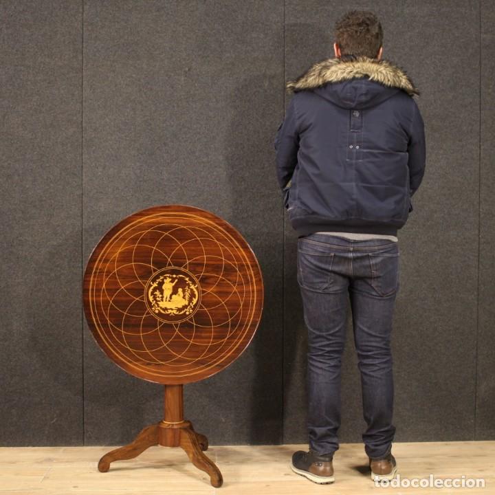 Antig&uuml;edades: Mesa auxiliar inglesa en madera con incrustaciones - Foto 12