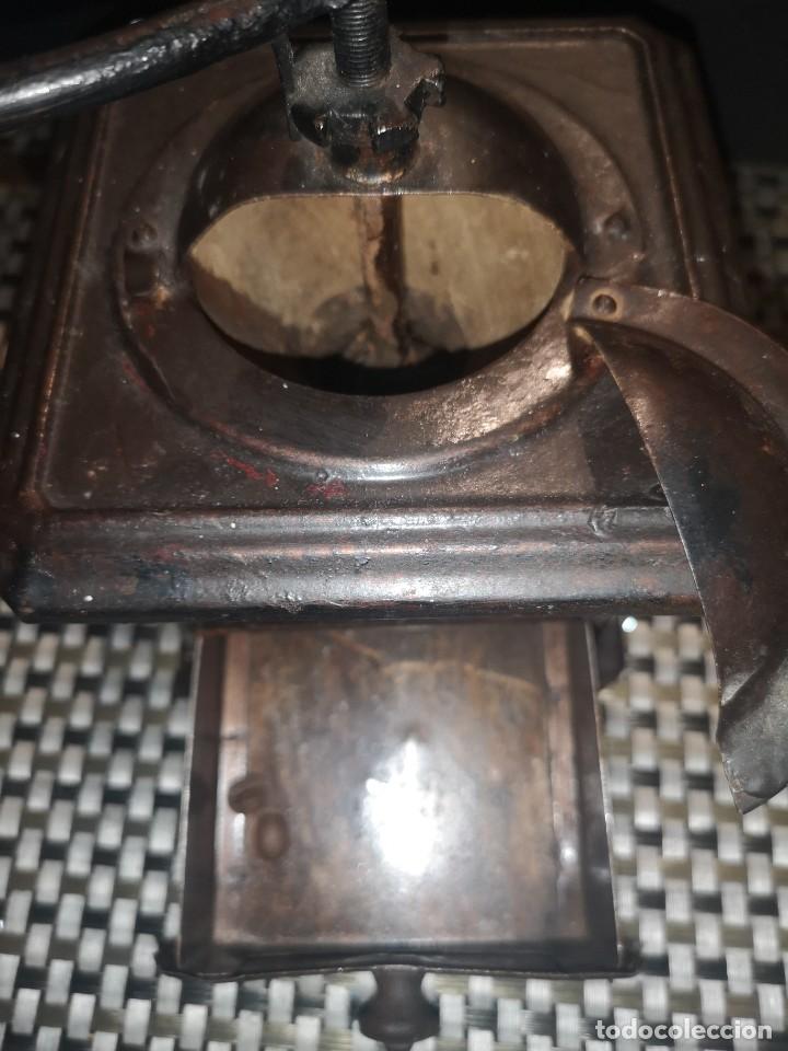 Antig&uuml;edades: Molinillo Elma de laton - Foto 3