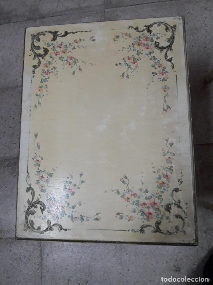 Antig&uuml;edades: Mesa pareja de embutir - Foto 6