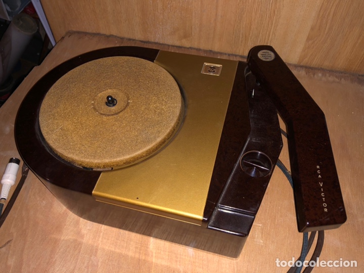 Antig&uuml;edades: TOCADISCOS RCA VICTOR A&ntilde;os 60. FUNCIONA - Foto 2