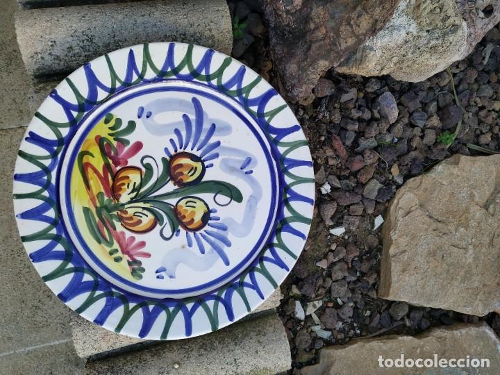 Antig&uuml;edades: Plato pintado a mano - Foto 1