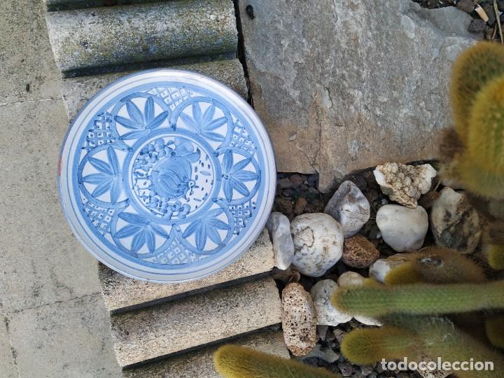 Antig&uuml;edades: Plato pintado a mano - Foto 1