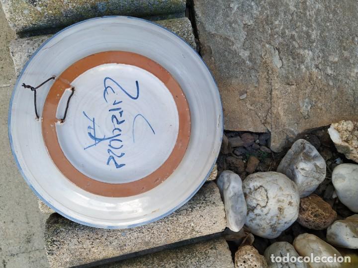 Antig&uuml;edades: Plato pintado a mano - Foto 2