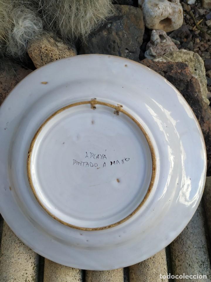 Antig&uuml;edades: Plato pintado a mano. - Foto 2