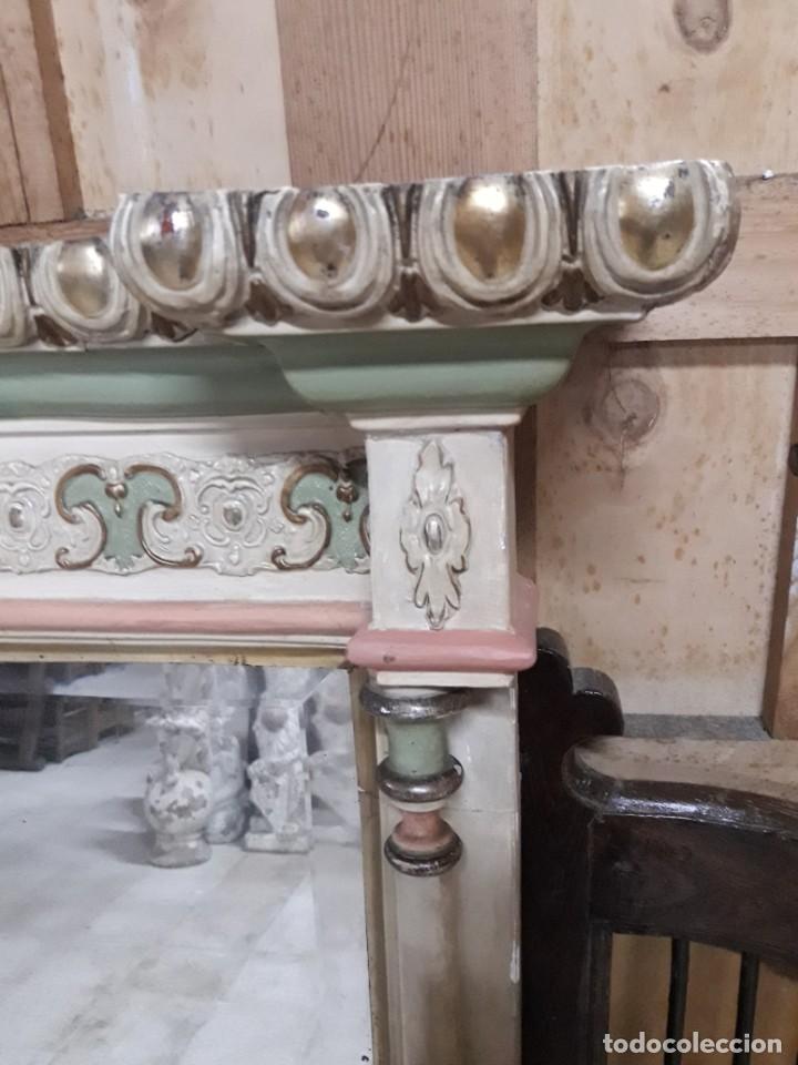 Antig&uuml;edades: Espejo biselado con marco policromado - Foto 2