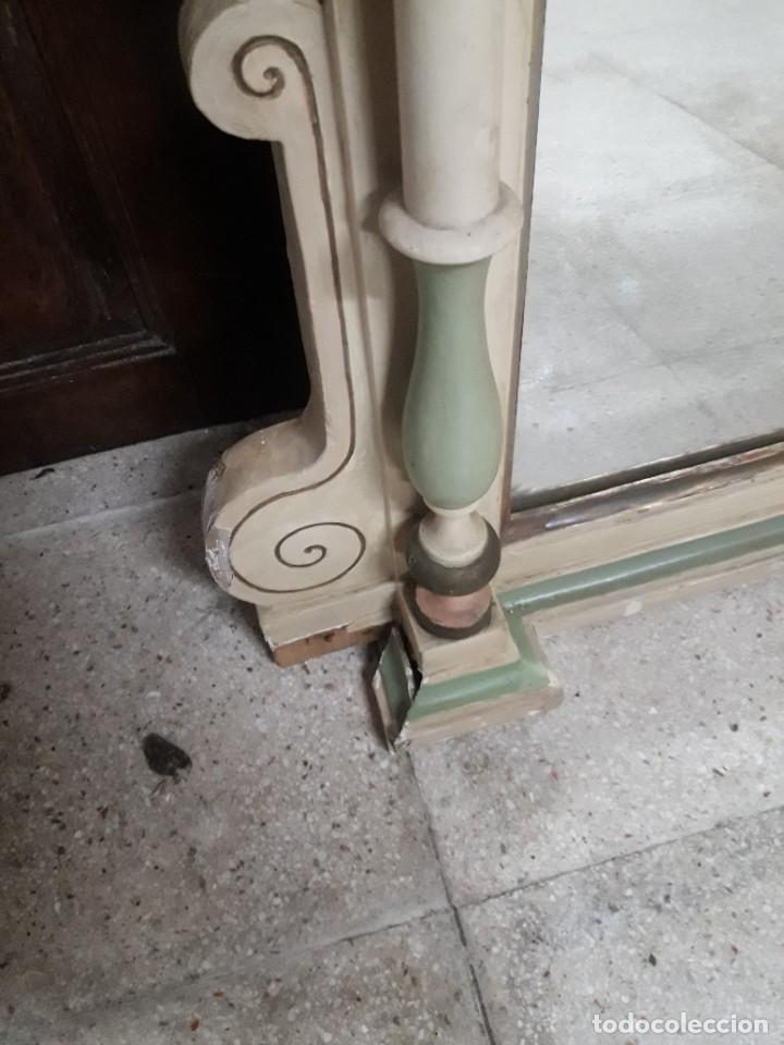 Antig&uuml;edades: Espejo biselado con marco policromado - Foto 4