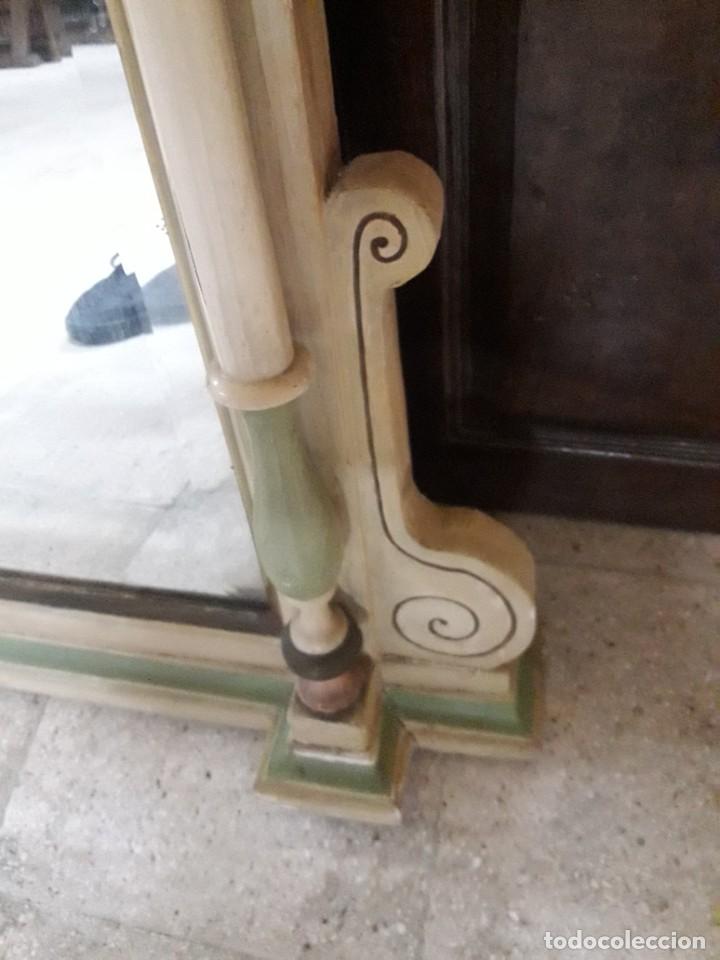 Antig&uuml;edades: Espejo biselado con marco policromado - Foto 5
