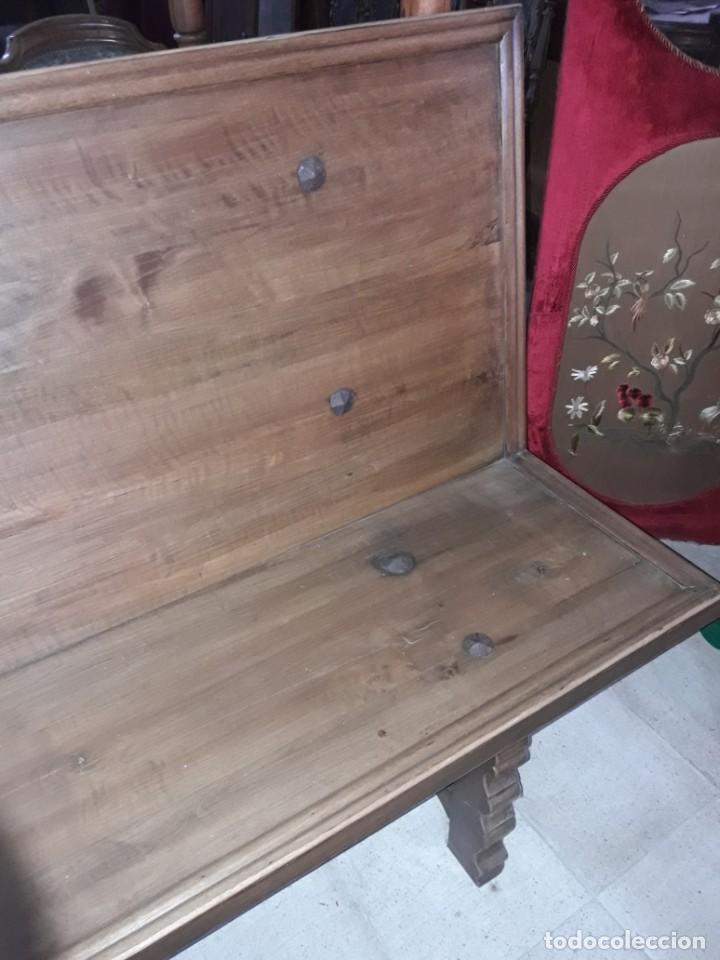 Antig&uuml;edades: Banco de nogal - Foto 3
