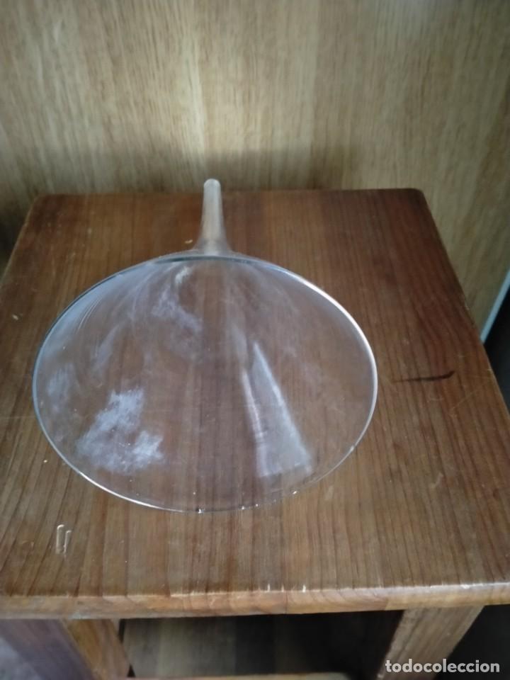 Antig&uuml;edades: EMBUDO DE CRISTAL 13 CTM DE DI&Aacute;METRO - Foto 2