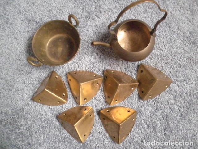 Antig&uuml;edades: Esquinales de bronce, tetera y palangana - Foto 1