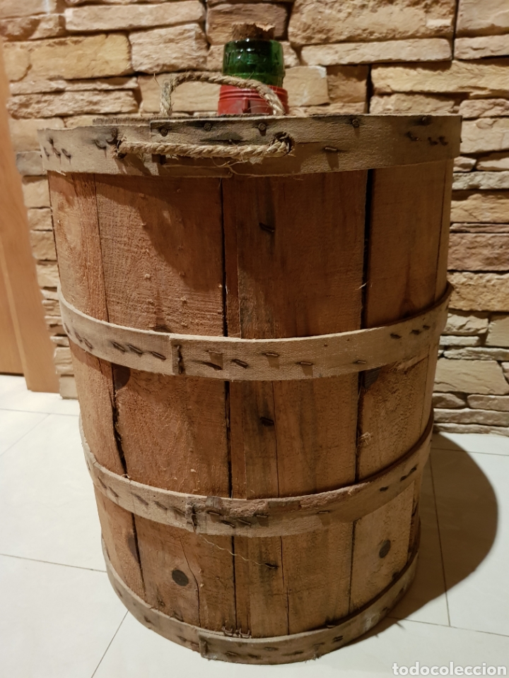 Antig&uuml;edades: Damajuana recubierta con madera - Foto 2