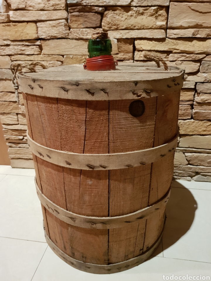 Antig&uuml;edades: Damajuana recubierta con madera - Foto 1