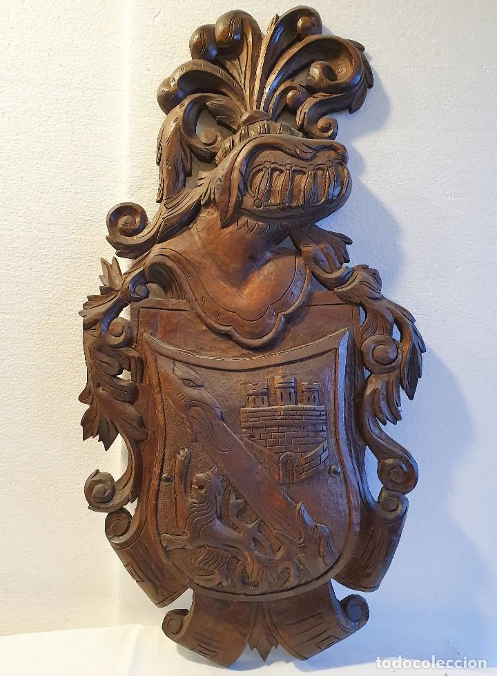 Antig&uuml;edades: ESCUDO TALLA MADERA. - Foto 1