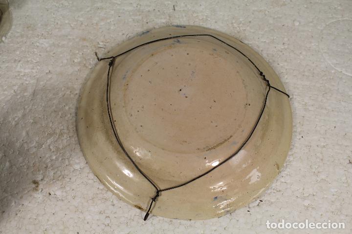 Antig&uuml;edades: plato antiguo ceramica manises - Foto 2